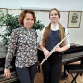 Резанович Анна (флейта) с преподавателем Малаховой Ларисой Владимировной